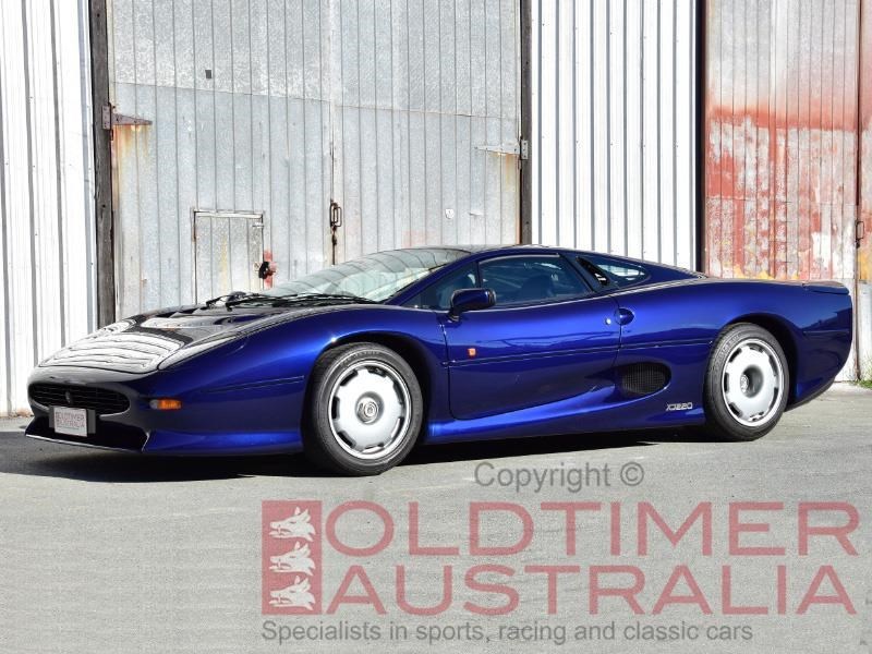 Jaguar XJ220 front side