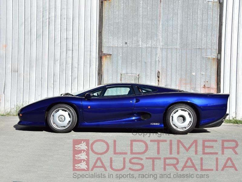 Jaguar XJ220 side