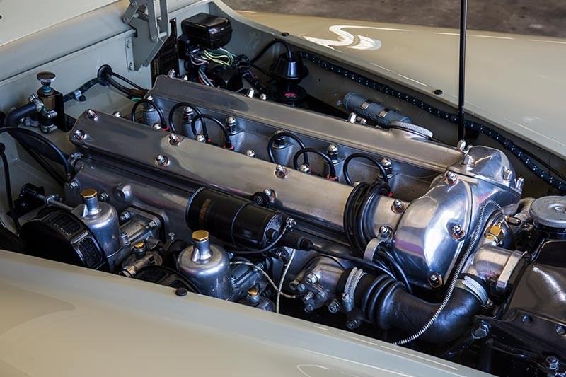 jaguar xk120 engine bay