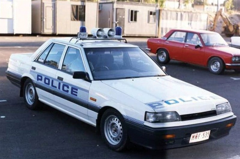 nissan skyline police car 2
