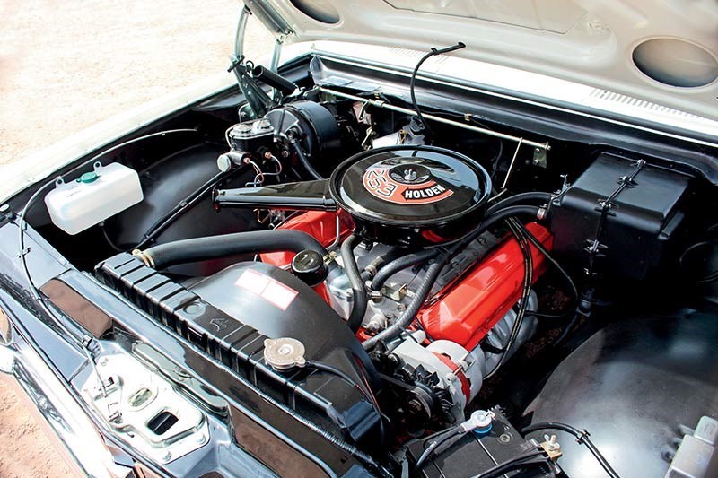 holden hg monaro gts engine bay