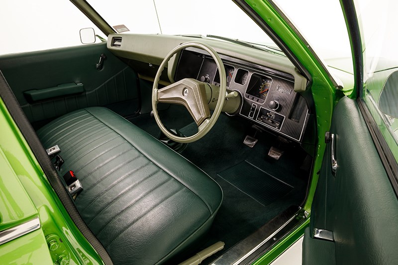 holden hq interior front 2