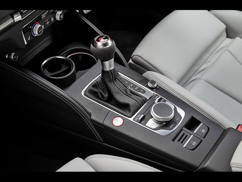 3 audi console