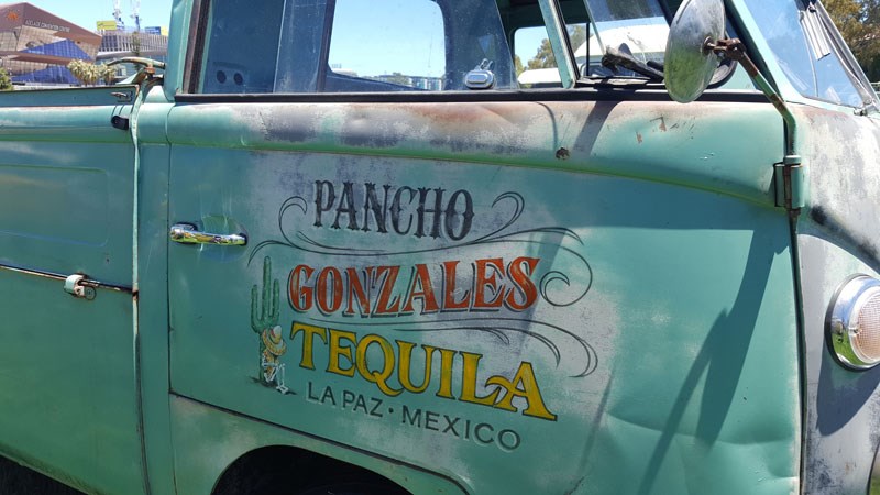 22 Nice vintage style signwriting on this splitty ute