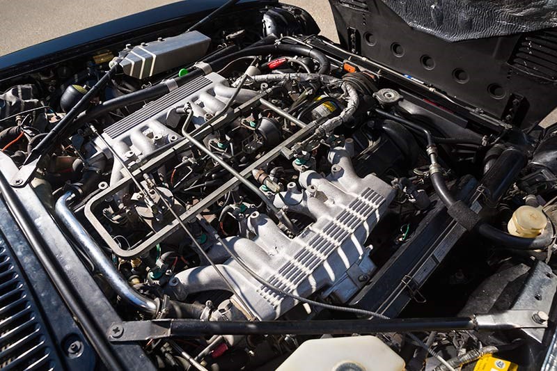 lister le mans engine bay