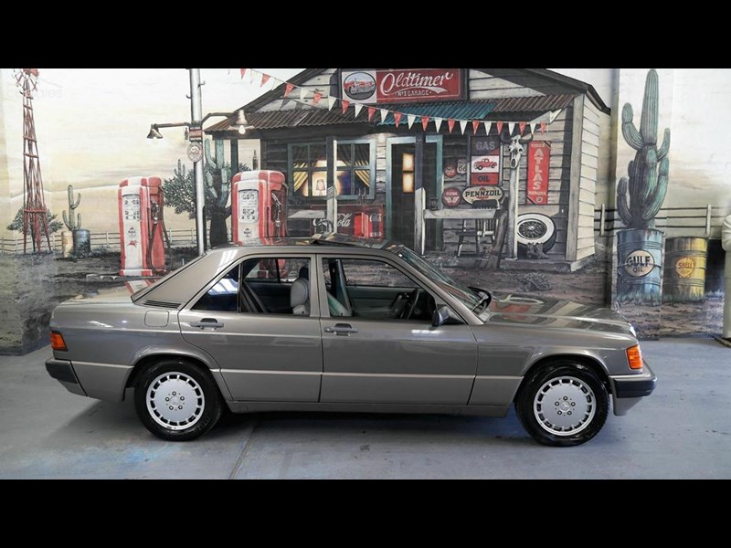 1989 Mercedes-Benz W201 190E 