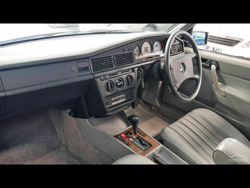 1989 Mercedes-Benz W201 190E 