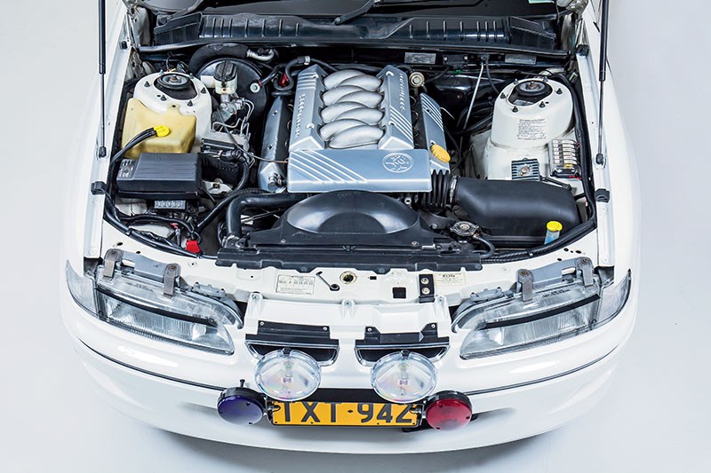 holden commodore engine bay