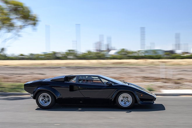 lamborghini countach onroad 2