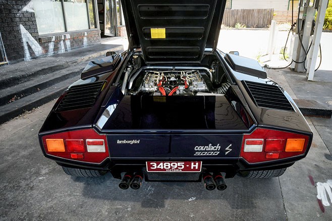 lamborghini countach rear 2