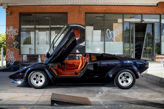 lamborghini countach side