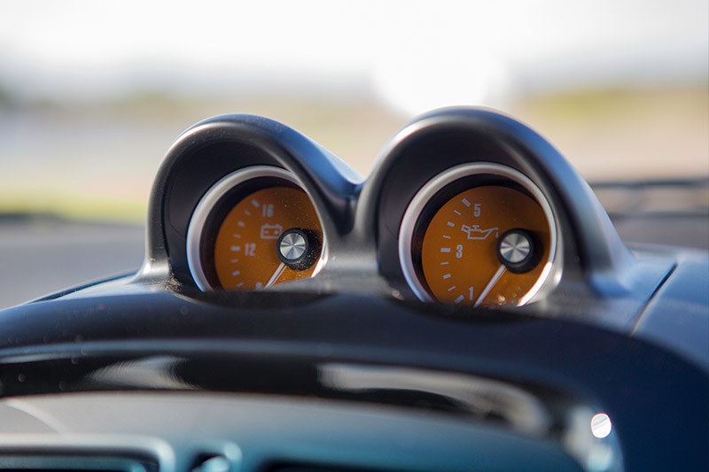 holden monaro cv8 z gauges