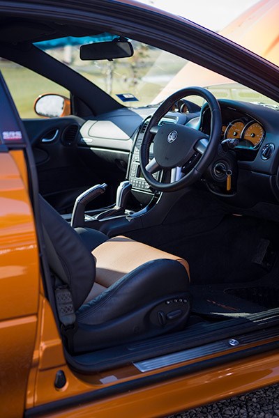 holden monaro cv8 z interior front 3