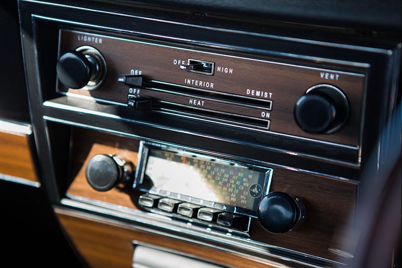 holden monaro gts 327 dash