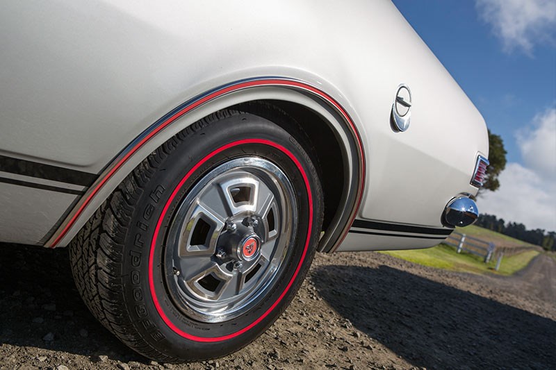 holden monaro gts 327 wheel