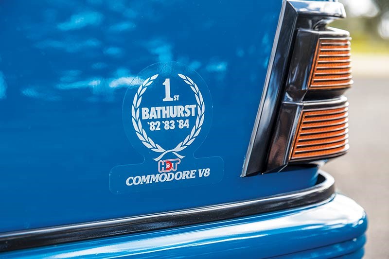 hdt vk commodore badge