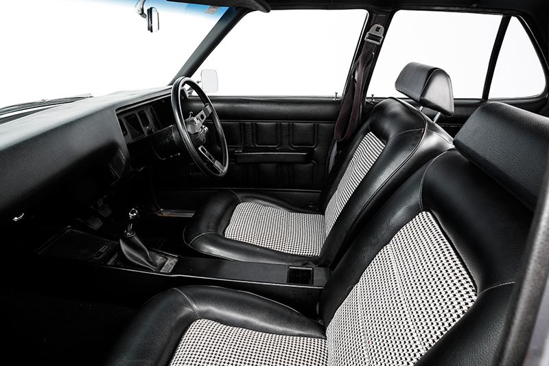 holden hq ss interior front 2