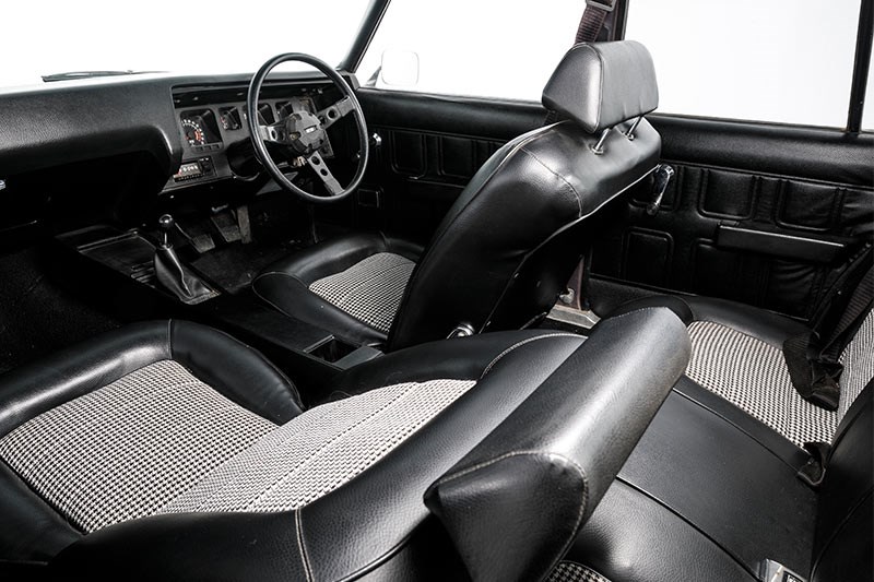 holden hq ss interior front 3