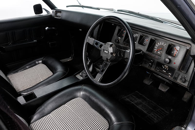 holden hq ss interior front