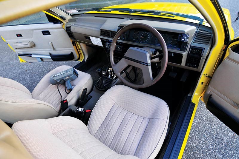 holden vl commodore interior front