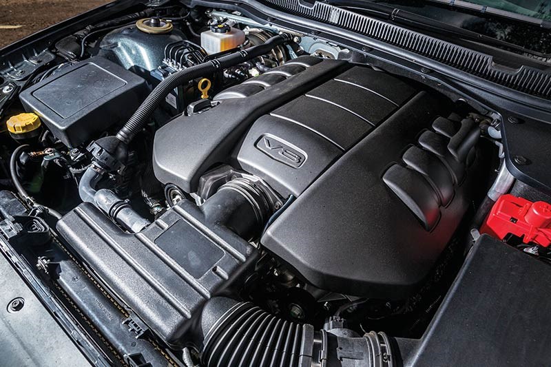 vf commodore engine bay