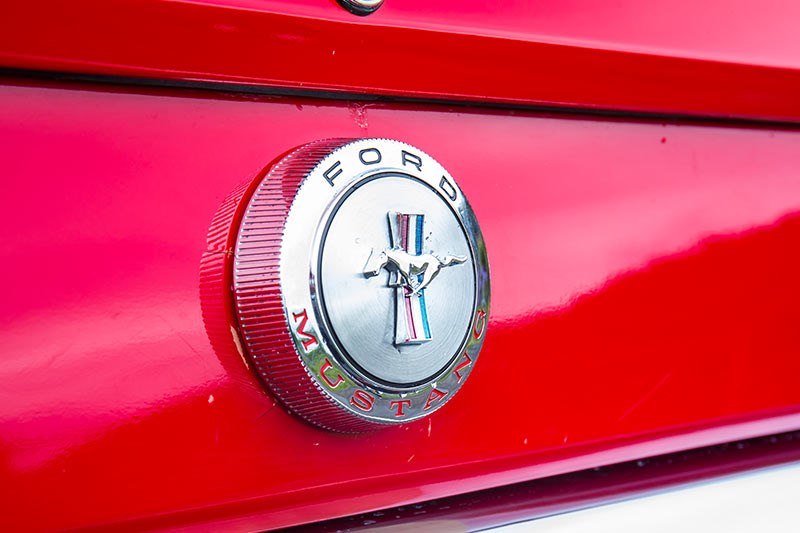 ford mustang badge