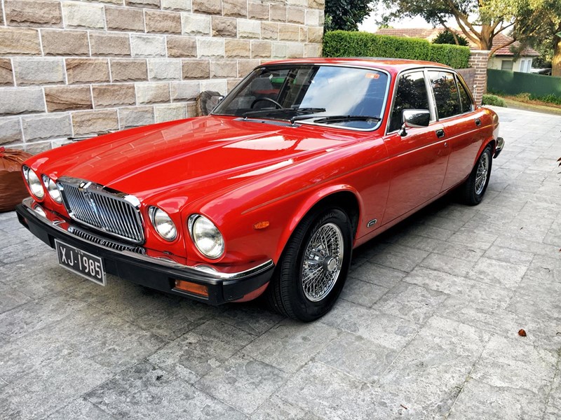 jaguar xj6