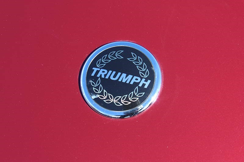 triumph tr8 badge