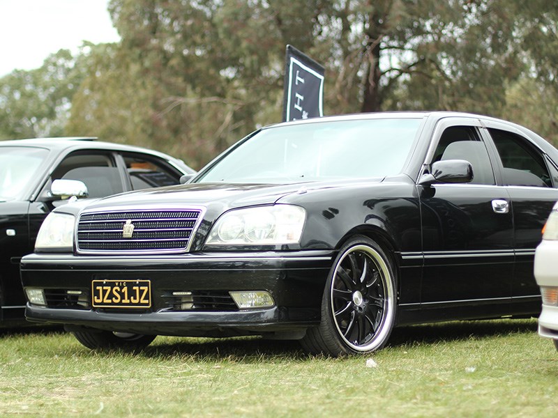 Sakura Picnic Toyota Crown front