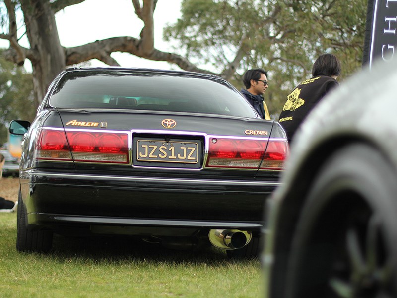 Sakura Picnic Toyota Crown rear