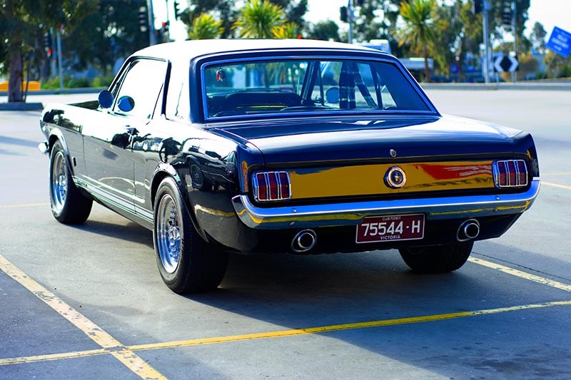 ford mustang black rear