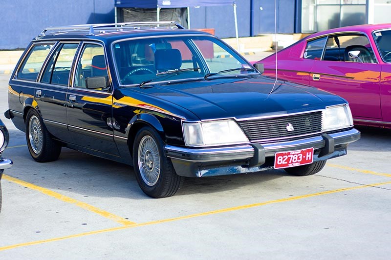 holden commodore vh wagon front