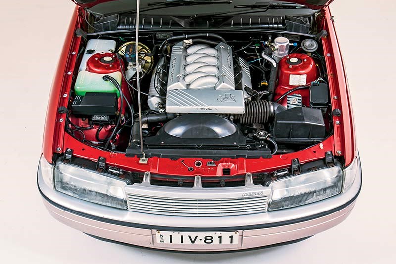 vn commodore engine bay