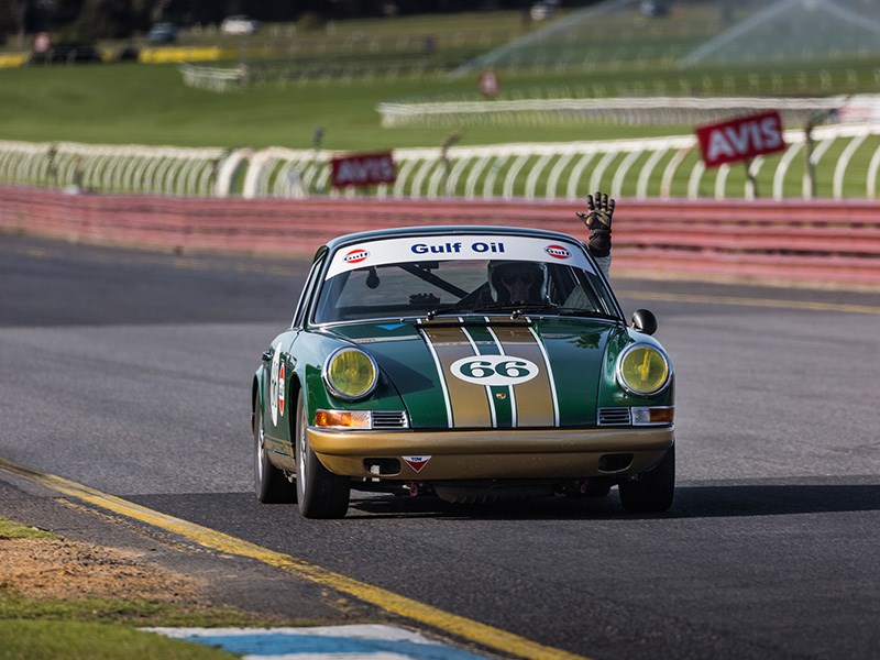 VHRR Sandown Historics Hi There