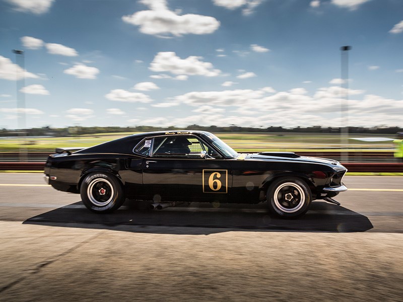 VHRR Sandown Historics Mustang pan