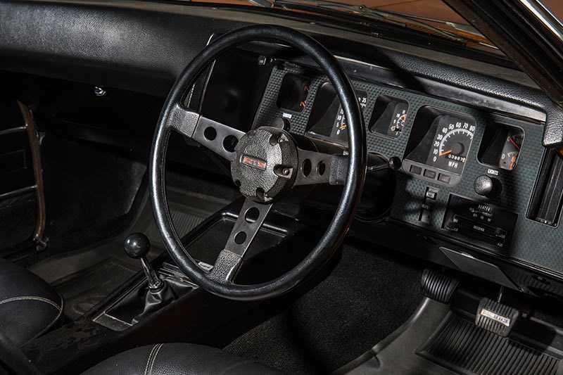 holden hq monaro dash