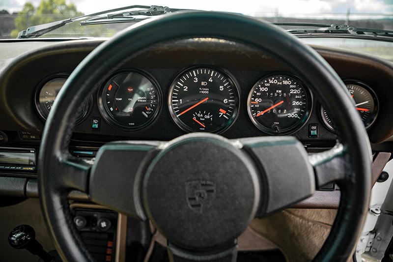 porsche 930 dash