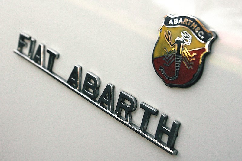 fiat 124 spyder badge