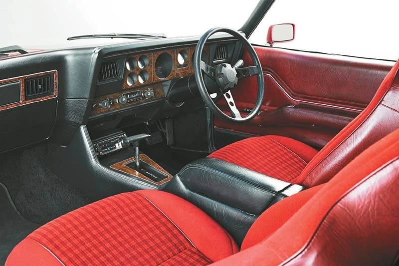 holden hx le interior