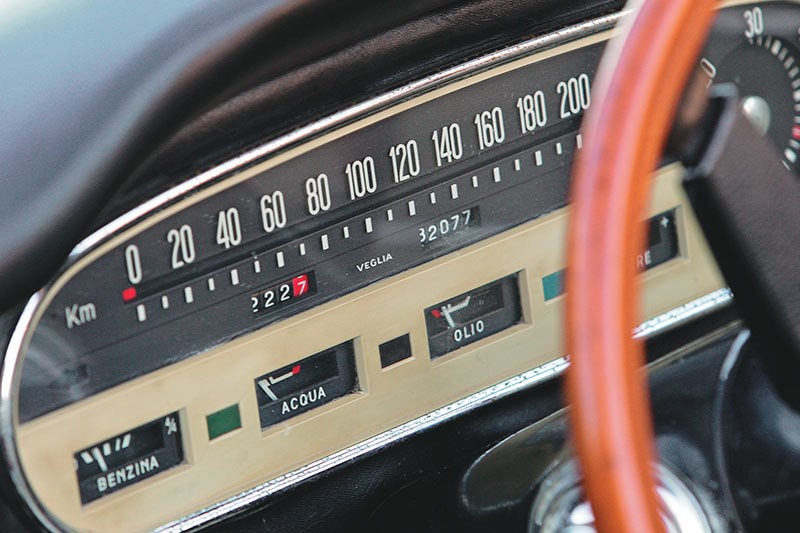 lancia flavia dash 2