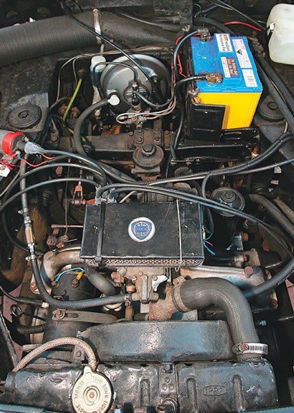 lancia flavia engine bay