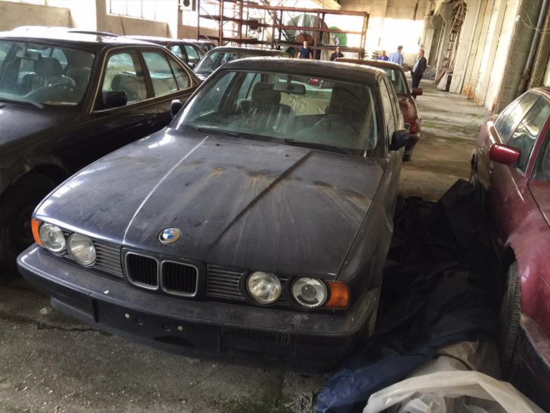 BMW E34 Barn Find single front