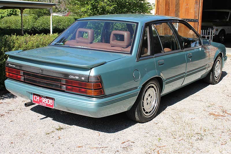 holden vk calais 2