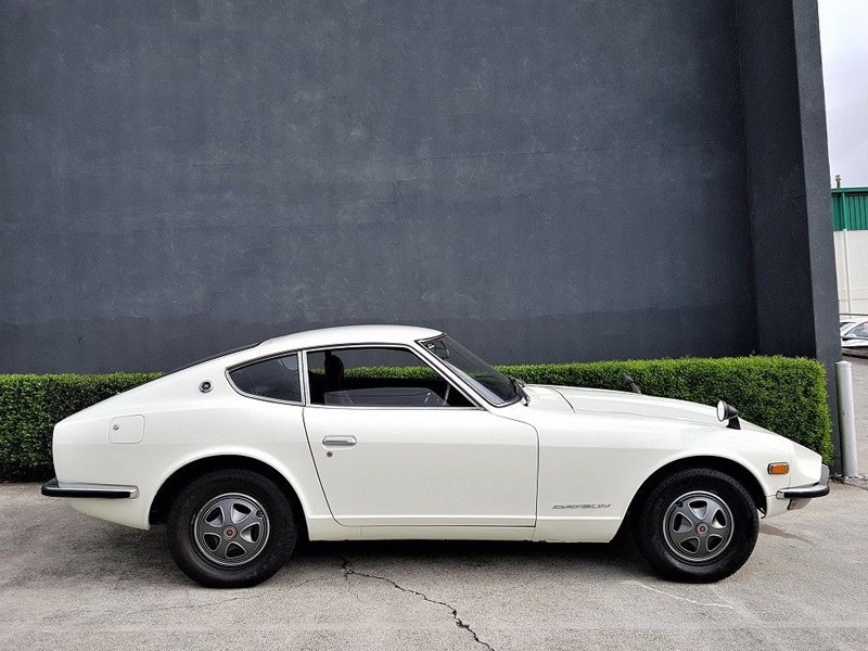 Datsun 240Z on eBay side