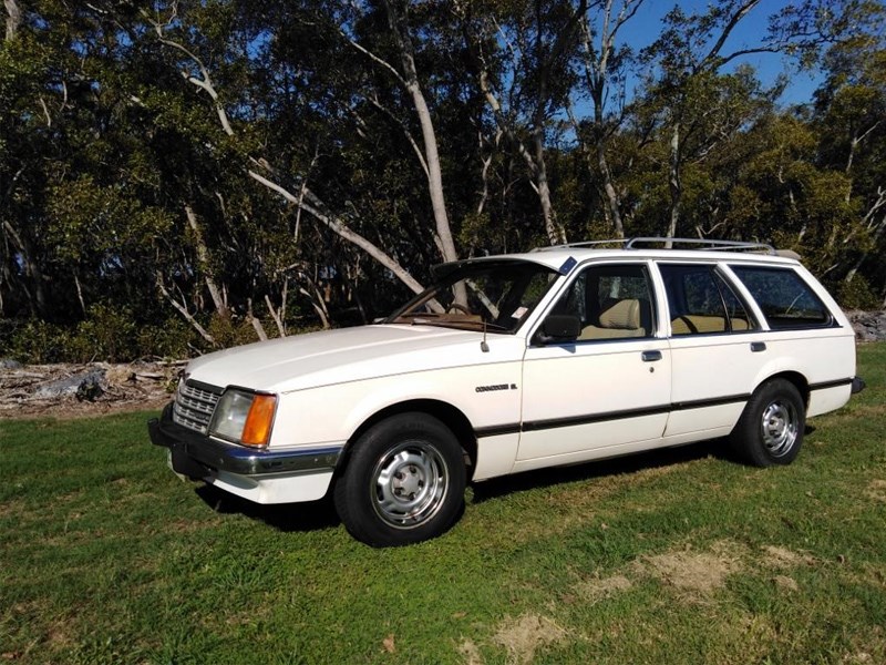 VB Commodore wagon