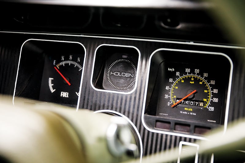 holden hq dash