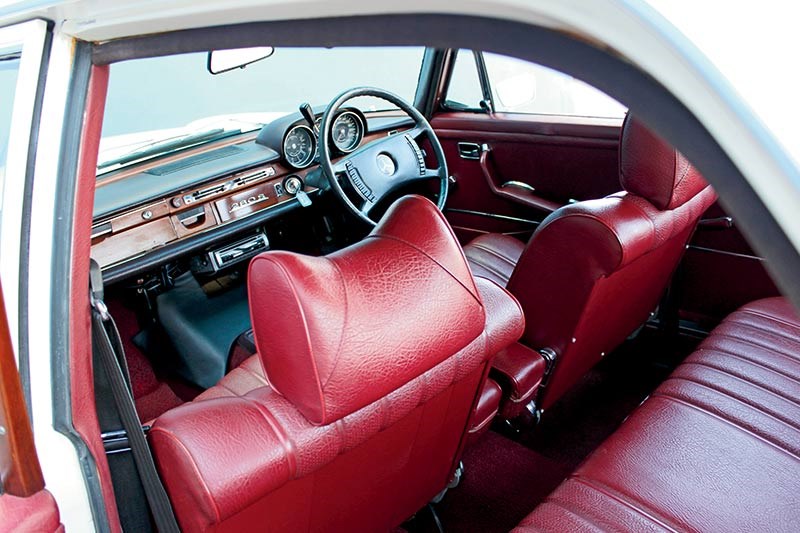 mercedes benz 280s interior