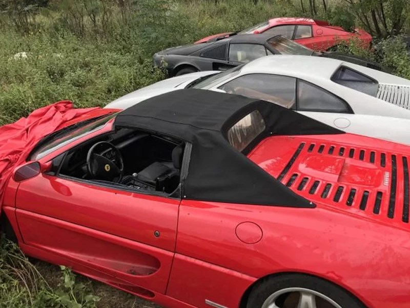 Abandoned Ferraris red 355