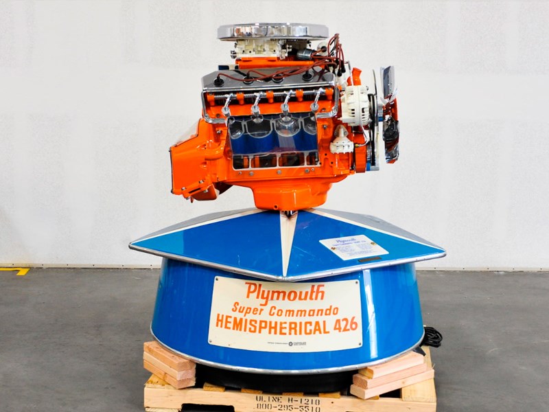 Chrysler display engine Plymouth Hemi super commando