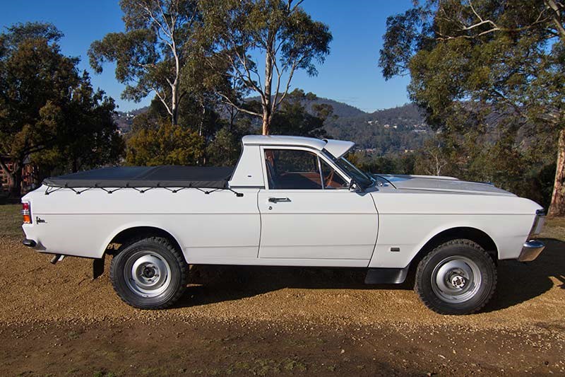 ford falcon xy utility side